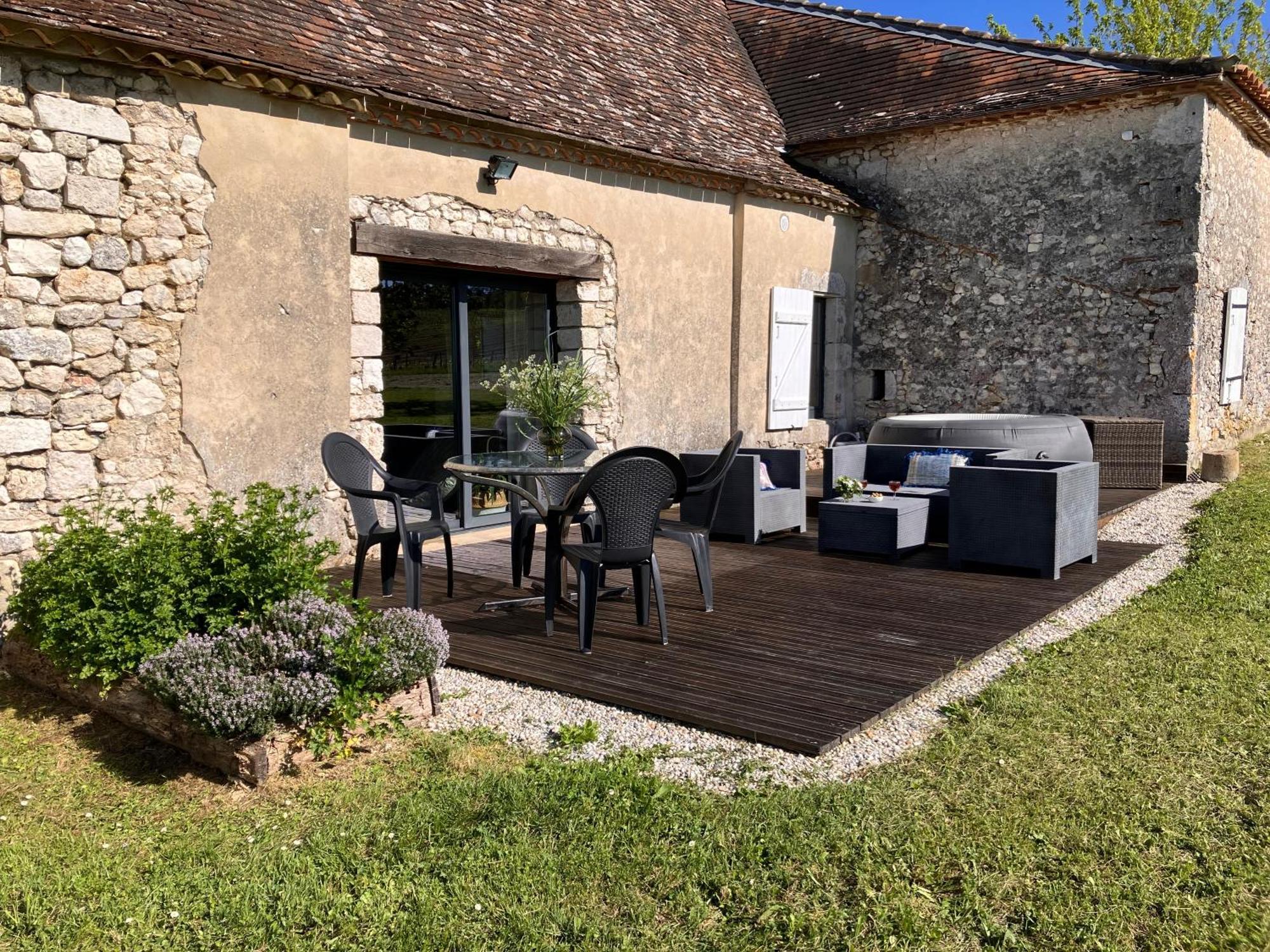 Perigourdine Avec Spa Et Vue Pomport Екстериор снимка